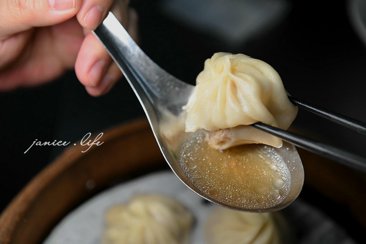 嘉義美食 豆豆小籠湯包蒸餃 嘉義鼎泰豐 小籠湯包 蒸餃 平價版鼎泰豐 豆豆小籠湯包蒸餃菜單 豆豆小籠湯包蒸餃營業時間 潔妮食旅生活 嘉義市東區芳安路229號