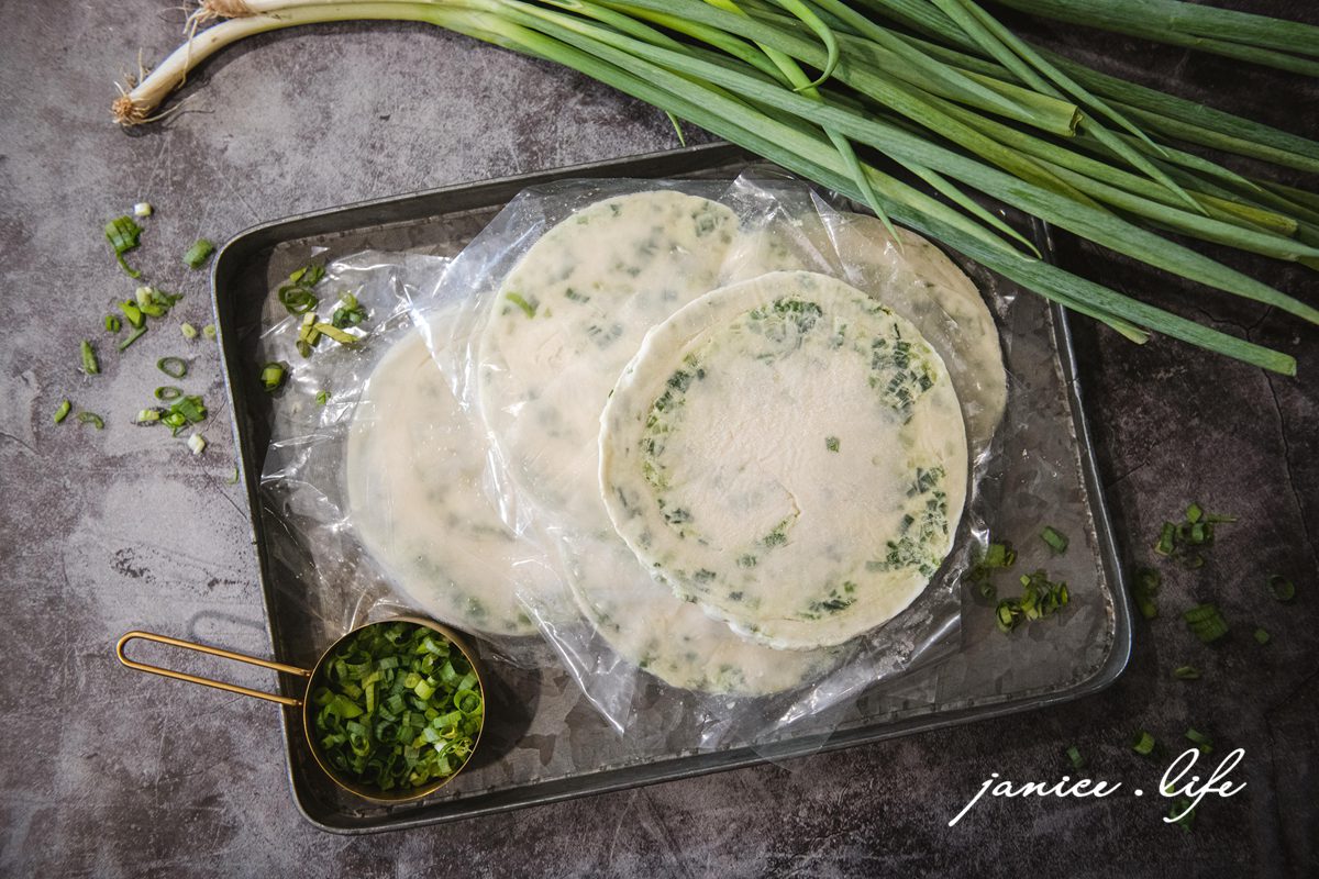 宅配美食 i3Fresh 愛上新鮮 手工黃金厚片青蔥餅 冷凍蔥油餅推薦 網購蔥油餅推薦 潔妮食旅生活 開箱 下廚 冷凍食品