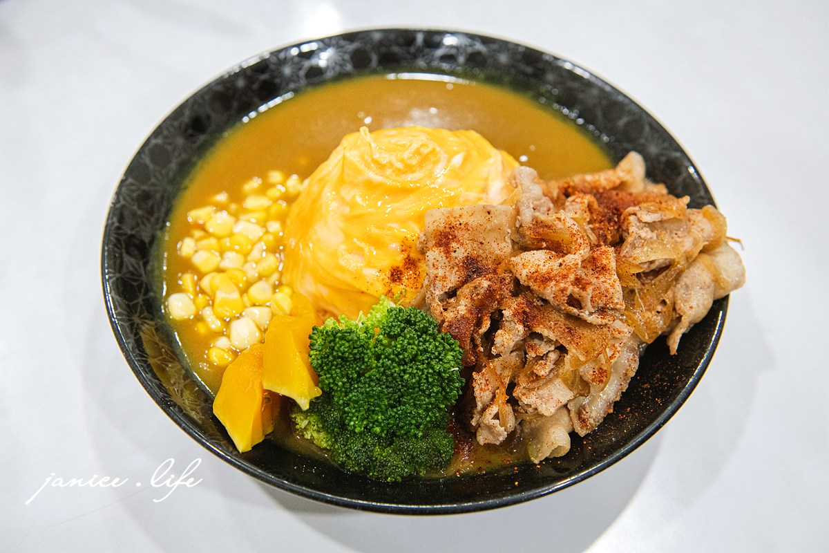 台東美食 歐喀醬咖哩 歐喀醬咖哩菜單 台東豬排 台東咖哩 台東縣台東市洛陽街206號 潔妮食旅生活 台東市區美食餐廳