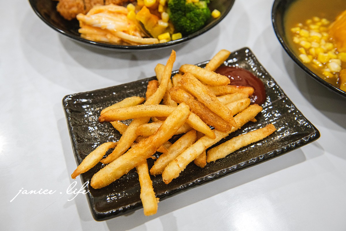 台東美食 歐喀醬咖哩 歐喀醬咖哩菜單 台東豬排 台東咖哩 台東縣台東市洛陽街206號 潔妮食旅生活 台東市區美食餐廳