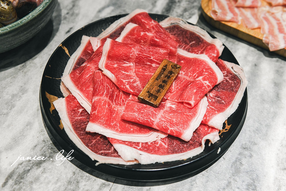 苗栗火鍋|柒石柒 石頭鍋專賣店|尚順君樂飯店旁的美味火鍋店 - 第12張圖 苗栗火鍋 苗栗縣頭份市和平路236號 苗栗頭份美食 苗栗頭份火鍋 苗栗頭份餐廳 柒石柒 石頭鍋專賣店 Double 7 Hot pot 尚順君樂飯店旁 潔妮食旅生活