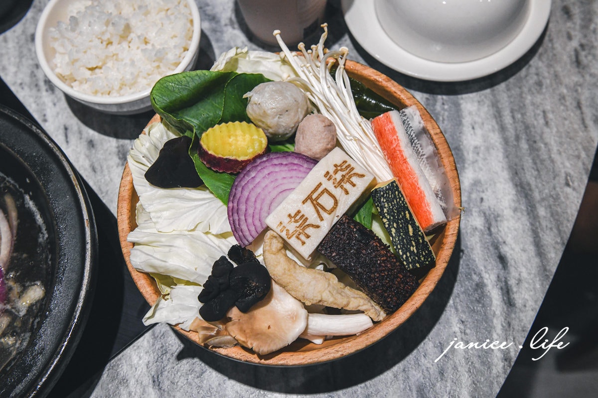 苗栗火鍋 苗栗縣頭份市和平路236號 苗栗頭份美食 苗栗頭份火鍋 苗栗頭份餐廳 柒石柒 石頭鍋專賣店 Double 7 Hot pot 尚順君樂飯店旁 潔妮食旅生活 