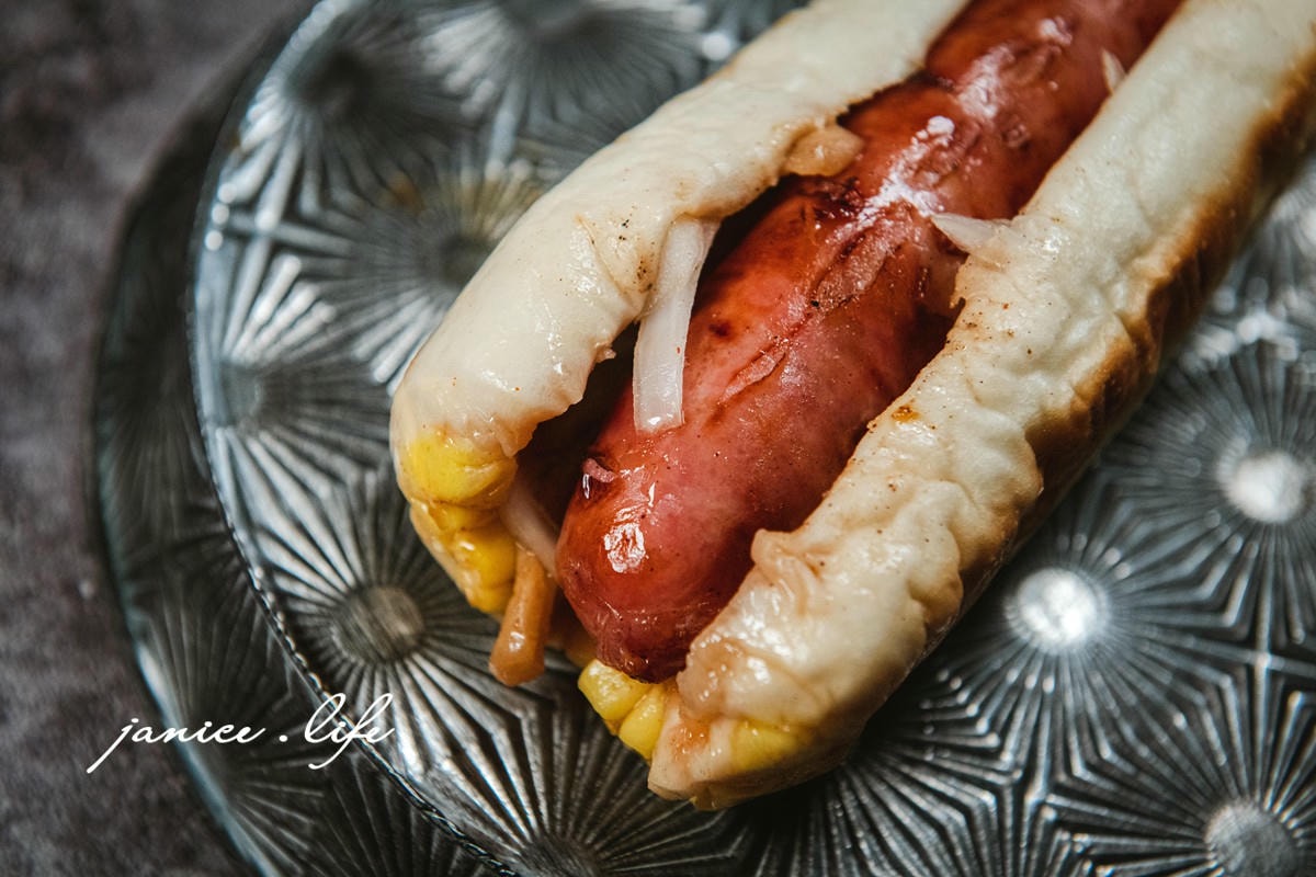 大溪排隊美食|大溪香腸哥|銀絲卷包碳烤香腸.還有鹹豬肉口味 - 第15張圖 大溪排隊美食 大溪香腸哥 大溪區員林路一段258巷8號利來福超市旁廣場第二間 麥當勞旁 大溪必吃美食 大溪小吃 大溪推薦美食 銀絲卷包香腸 大腸包香腸 大溪香腸哥菜單 大溪香腸哥停車 潔妮食旅生活 大溪香腸哥菜單 大溪香腸哥地址 大溪老街美食 大溪大腸包香腸