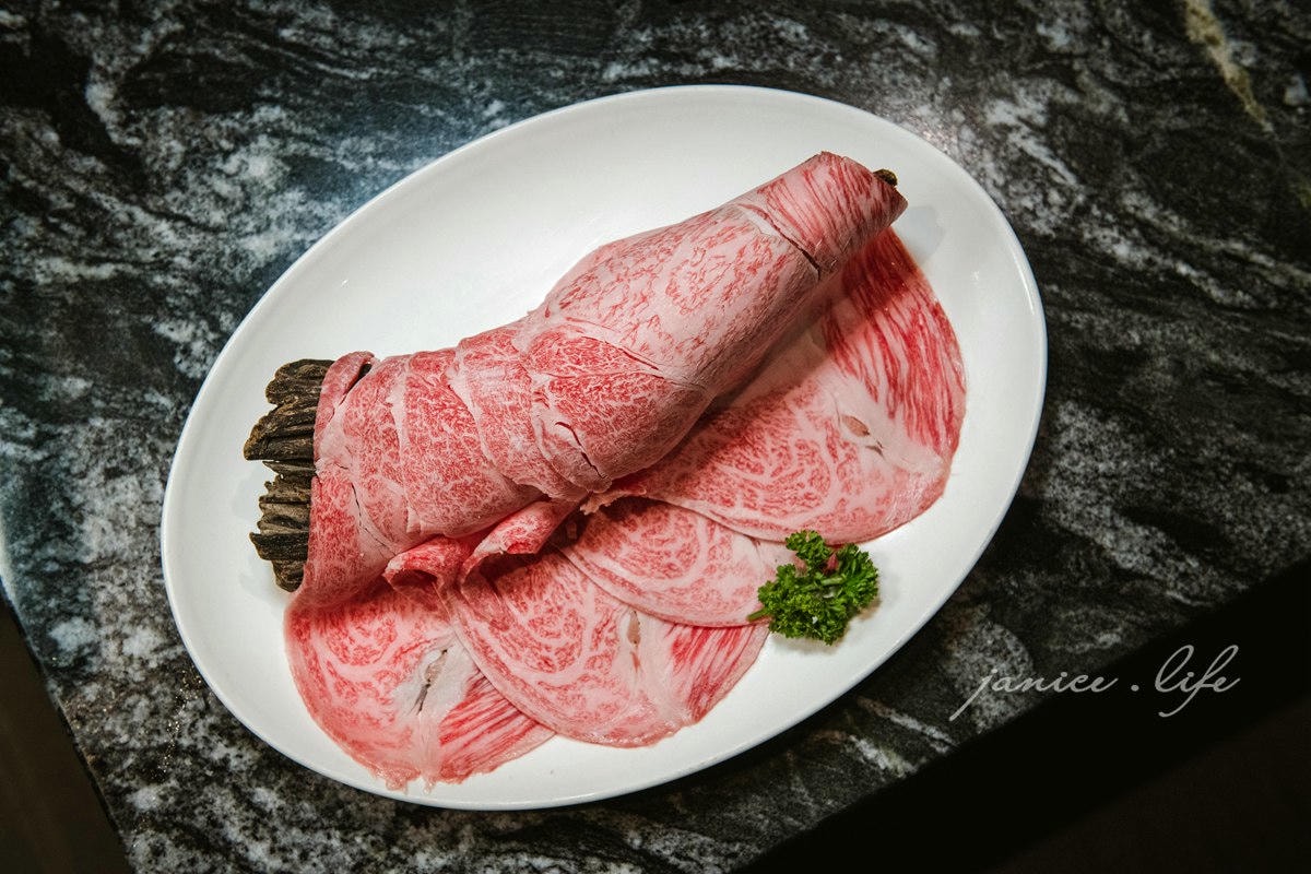 台北大安區美食餐廳推薦 台北火鍋推薦 二本松涮涮屋 台北市大安區瑞安街118號 二本松涮涮屋訂位 二本松涮涮屋菜單 潔妮食旅生活 台北約會餐廳推薦 松葉蟹 火鍋界PRADA 二本松涮涮屋 にほんまつ本館 