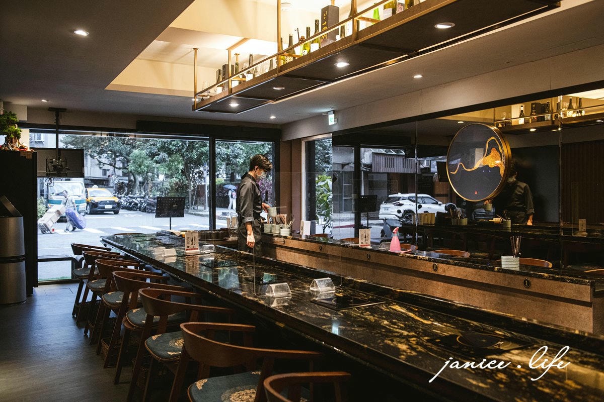 台北大安區美食餐廳推薦 台北火鍋推薦 二本松涮涮屋 台北市大安區瑞安街118號 二本松涮涮屋訂位 二本松涮涮屋菜單 潔妮食旅生活 台北約會餐廳推薦 松葉蟹 火鍋界PRADA 二本松涮涮屋 にほんまつ本館