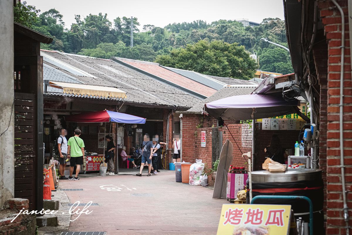 桃園龍潭景點 三坑老街 桃園龍潭旅遊 三坑老街停車 黑白洗 龍潭永福宮 榮興商店挫冰豆花 三坑老街無名蘿蔔糕 阿水師手作麻糬 三坑老街稻田 潔妮食旅生活 親子景點 親子旅遊 桃園市龍潭區三坑老街45號 