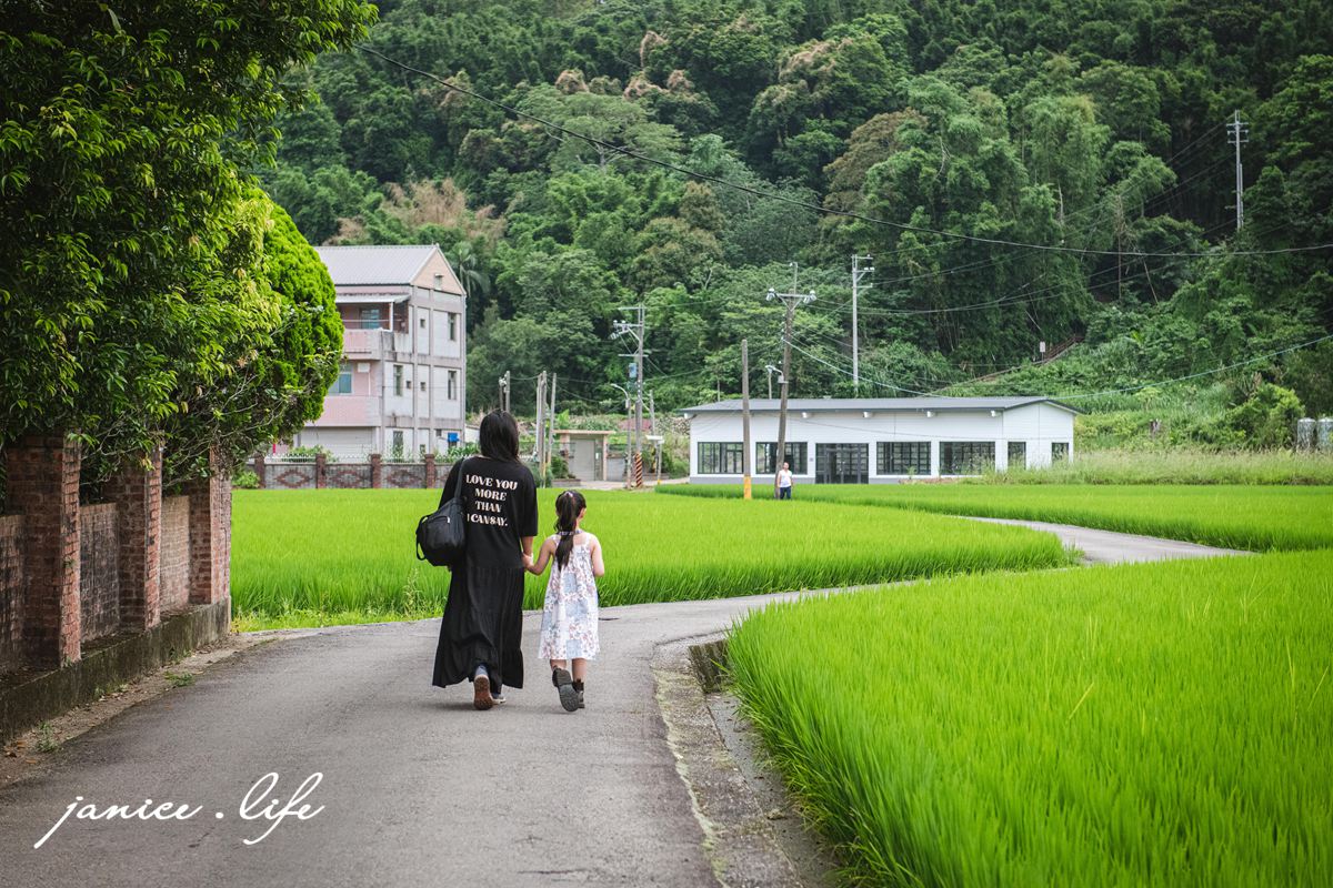 桃園龍潭景點 三坑老街 桃園龍潭旅遊 三坑老街停車 黑白洗 龍潭永福宮 榮興商店挫冰豆花 三坑老街無名蘿蔔糕 阿水師手作麻糬 三坑老街稻田 潔妮食旅生活 親子景點 親子旅遊 桃園市龍潭區三坑老街45號 