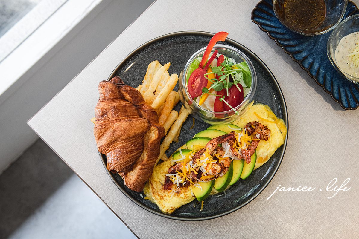 台北大安區美食 AtFirst早寓 more 仁愛店 At.First早寓 早寓inline 台北早午餐 早寓訂位 早寓推薦 早寓菜單 早寓交通 潔妮食旅生活 台北餐廳推薦 台北大安餐廳推薦 早午餐 台北義式料理 台北下午茶 台北親子寵物友善