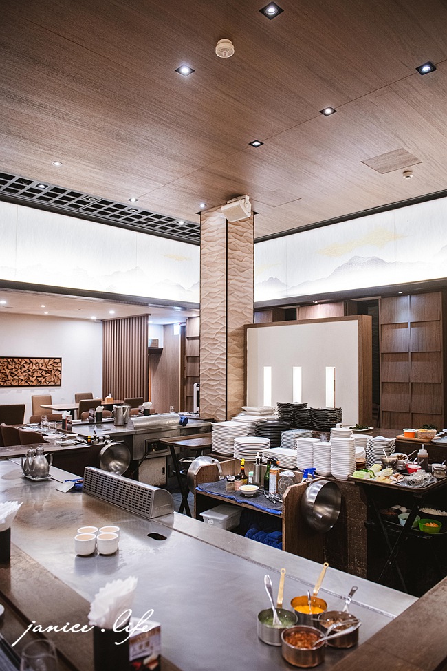 全台十大頂級鐵板燒 明水然無菜單鐵板燒 慶城店 台北市松山區慶城街18之1號2樓 台北頂級鐵板燒 台北無菜單 台北約會慶生餐廳推薦 小巨蛋南京復興商圈餐廳推薦 潔妮食旅生活 南京復興站美食 小巨蛋頂級美食 南京商圈美食推薦 頂級無菜單鐵板燒 明水然樂 明水然 Omakase 台北無菜單 約會慶生餐廳 樂多多集團 慶生約會餐廳 情人節餐廳 遊台必訪