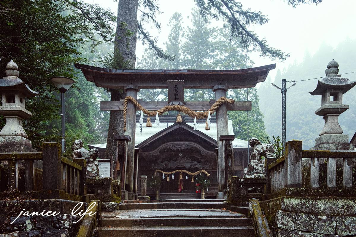 四國高知景點|三嶋神社|走過神幸橋才能到達的千年在地神社 - 第11張圖 四國高知景點 高知旅遊 三嶋神社 神幸橋 高知縣高岡郡梼原町川西路2196 常山神樂 坂本龙马脱藩之道 四國自駕 四國旅遊 四國自由行 日本自駕 日本自由行 日本景點 潔妮食旅生活 Mishima Shrine 高知旅行 梼原町景點 檮原町