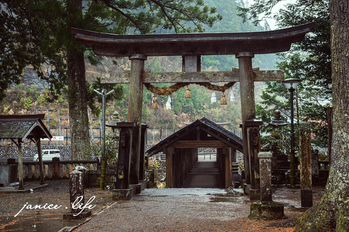 四國高知景點|三嶋神社|走過神幸橋才能到達的千年在地神社 - 第15張圖 四國高知景點 高知旅遊 三嶋神社 神幸橋 高知縣高岡郡梼原町川西路2196 常山神樂 坂本龙马脱藩之道 四國自駕 四國旅遊 四國自由行 日本自駕 日本自由行 日本景點 潔妮食旅生活 Mishima Shrine 高知旅行 梼原町景點 檮原町
