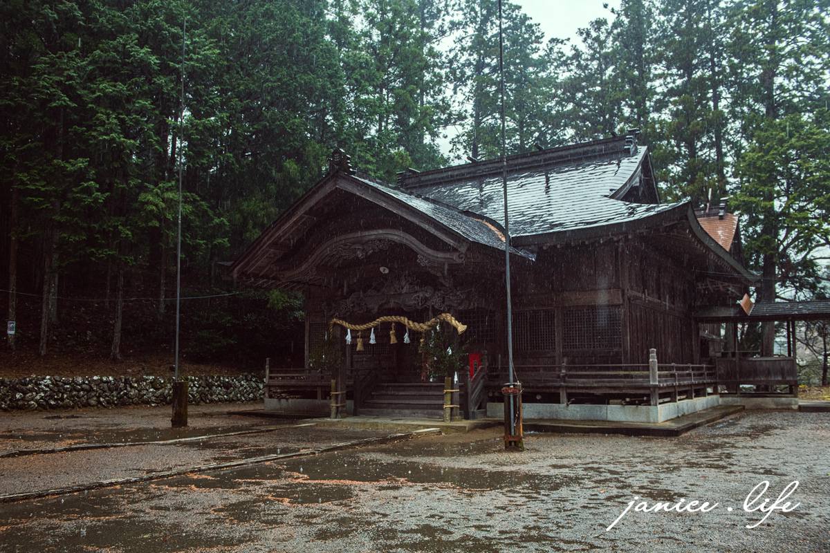 四國高知景點|三嶋神社|走過神幸橋才能到達的千年在地神社 - 第13張圖 四國高知景點 高知旅遊 三嶋神社 神幸橋 高知縣高岡郡梼原町川西路2196 常山神樂 坂本龙马脱藩之道 四國自駕 四國旅遊 四國自由行 日本自駕 日本自由行 日本景點 潔妮食旅生活 Mishima Shrine 高知旅行 梼原町景點 檮原町