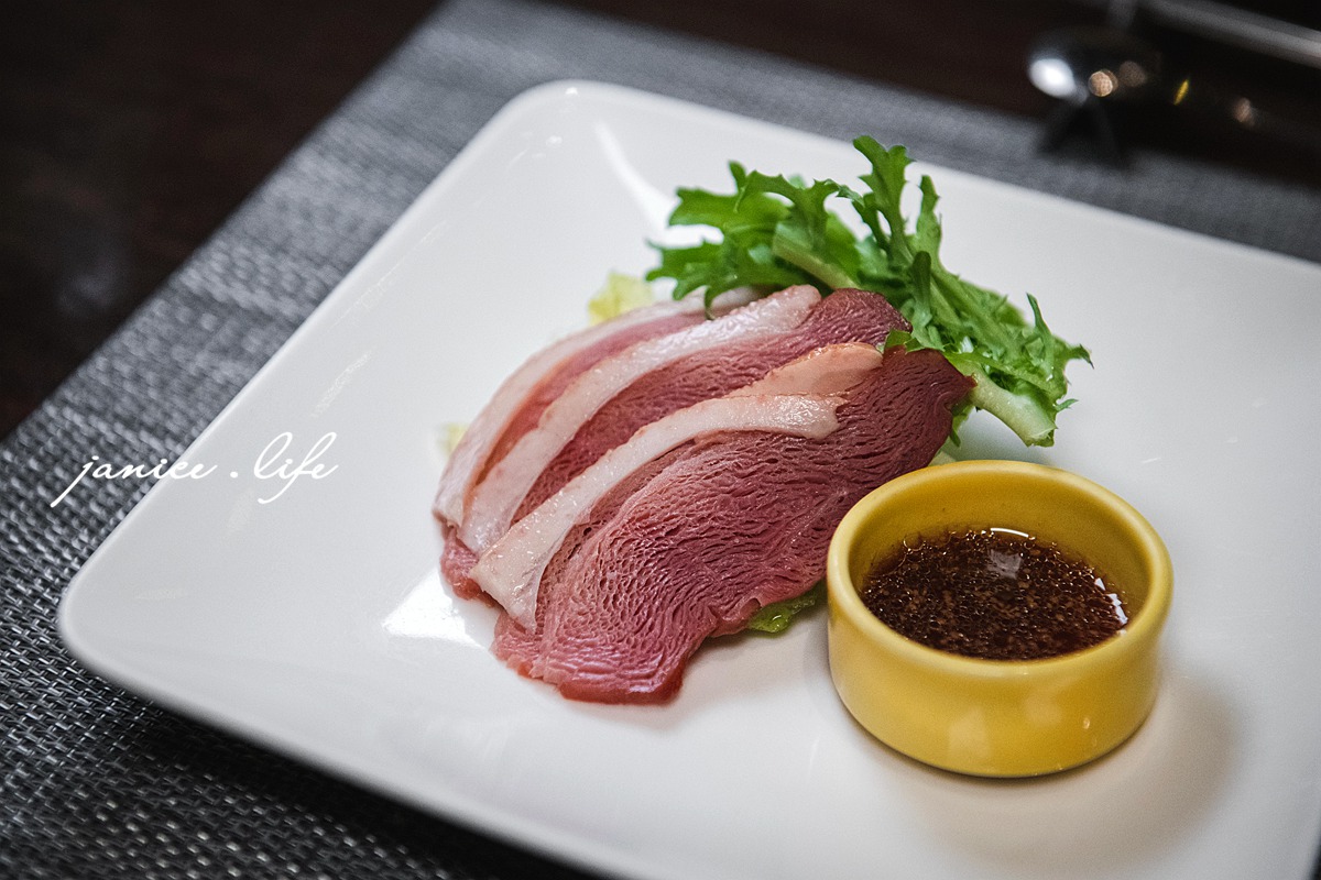 全台十大頂級鐵板燒 明水然無菜單鐵板燒 慶城店 台北市松山區慶城街18之1號2樓 台北頂級鐵板燒 台北無菜單 台北約會慶生餐廳推薦 小巨蛋南京復興商圈餐廳推薦 潔妮食旅生活 南京復興站美食 小巨蛋頂級美食 南京商圈美食推薦 頂級無菜單鐵板燒 明水然樂 明水然 Omakase 台北無菜單 約會慶生餐廳 樂多多集團 慶生約會餐廳 情人節餐廳 遊台必訪