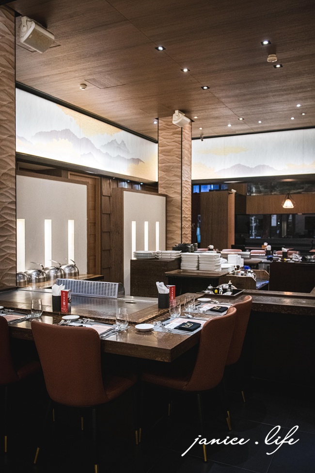 全台十大頂級鐵板燒 明水然無菜單鐵板燒 慶城店 台北市松山區慶城街18之1號2樓 台北頂級鐵板燒 台北無菜單 台北約會慶生餐廳推薦 小巨蛋南京復興商圈餐廳推薦 潔妮食旅生活 南京復興站美食 小巨蛋頂級美食 南京商圈美食推薦 頂級無菜單鐵板燒 明水然樂 明水然 Omakase 台北無菜單 約會慶生餐廳 樂多多集團 慶生約會餐廳 情人節餐廳 遊台必訪