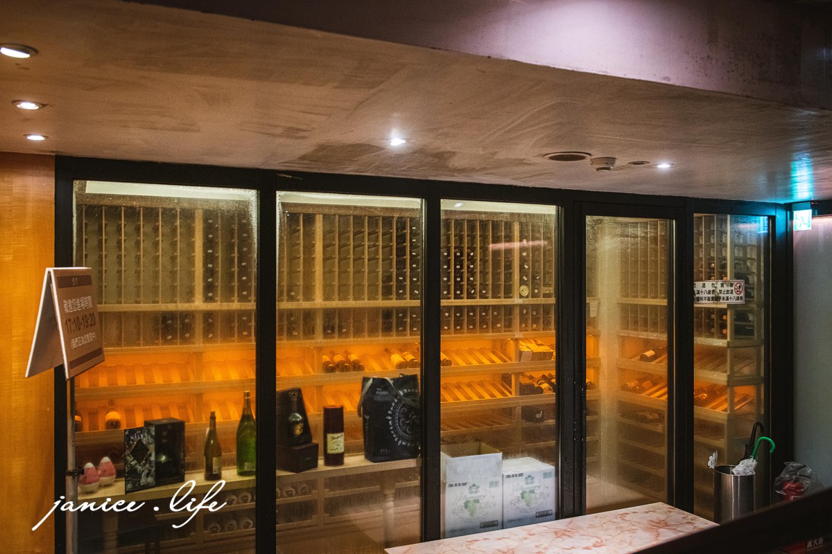 全台十大頂級鐵板燒 明水然無菜單鐵板燒 慶城店 台北市松山區慶城街18之1號2樓 台北頂級鐵板燒 台北無菜單 台北約會慶生餐廳推薦 小巨蛋南京復興商圈餐廳推薦 潔妮食旅生活 南京復興站美食 小巨蛋頂級美食 南京商圈美食推薦 頂級無菜單鐵板燒 明水然樂 明水然 Omakase 台北無菜單 約會慶生餐廳 樂多多集團 慶生約會餐廳 情人節餐廳 遊台必訪
