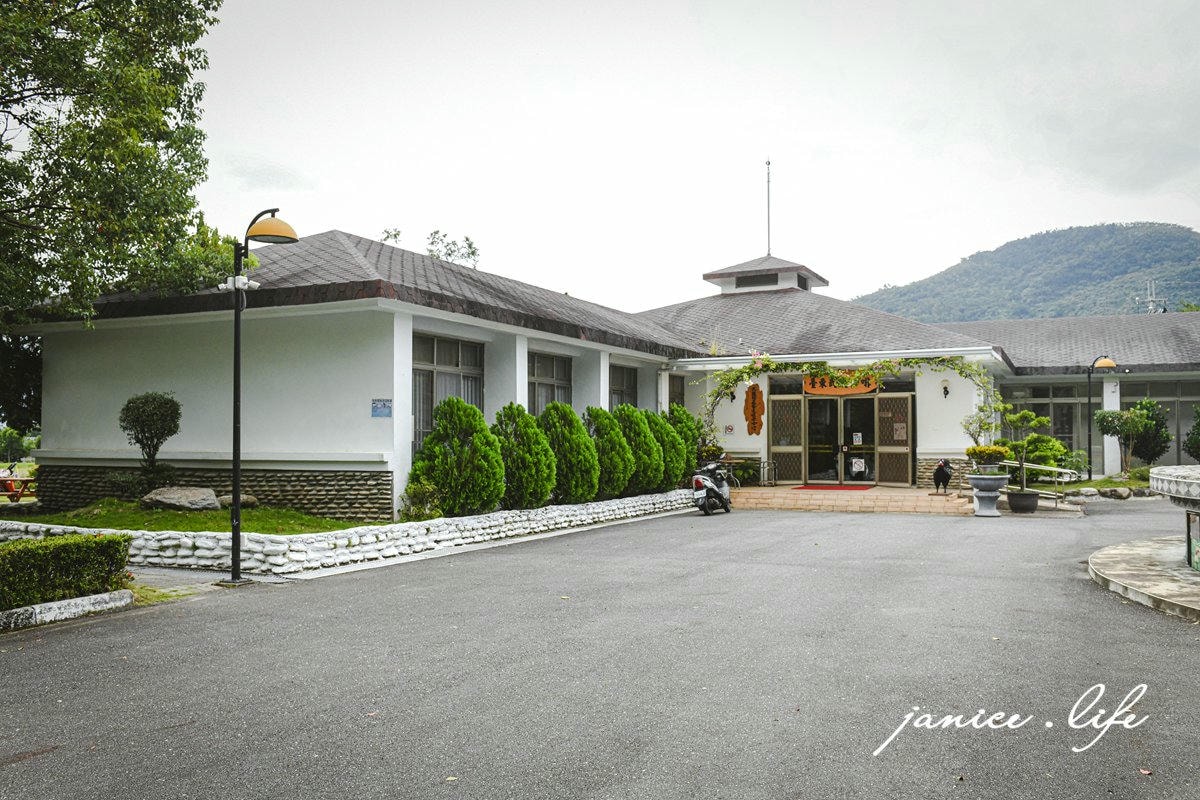 全台最美監獄 武陵外役監獄 武陵咖啡廳 台東縣鹿野鄉瑞豐村永嶺路270號 監獄烤雞 武陵咖啡廳菜單 武陵咖啡廳烤雞 武陵咖啡廳咖啡 潔妮食旅生活 武陵水餃 武陵烤雞 台東景點 台東咖啡館咖啡廳 台東旅遊