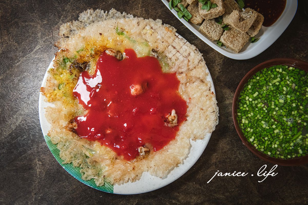 台東美食 台東小吃 台東在地人推薦必吃 曾記脆皮臭豆腐 台東蚵仔煎 台東臭豆腐 台東縣台東市精誠路197號 台東豬血湯 潔妮食旅生活
