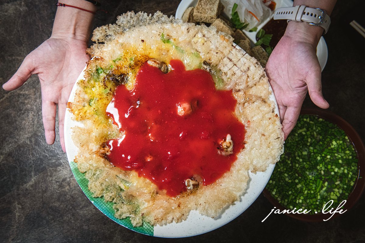 台東美食 台東小吃 台東在地人推薦必吃 曾記脆皮臭豆腐 台東蚵仔煎 台東臭豆腐 台東縣台東市精誠路197號 台東豬血湯 潔妮食旅生活
