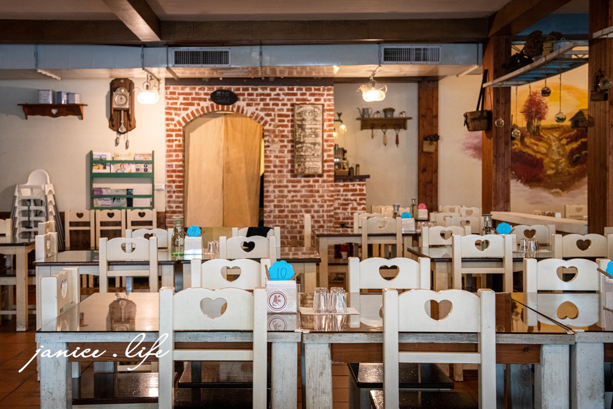 雲林斗六美食餐廳 雲林聚會聚餐餐廳 老鄰居1971 雲林火鍋 雲林義大利麵 雲林焗烤 雲林素食料理 雲林縣斗六市明德北路三段295號 潔妮食旅生活 老鄰居1971菜單 老鄰居1971停車