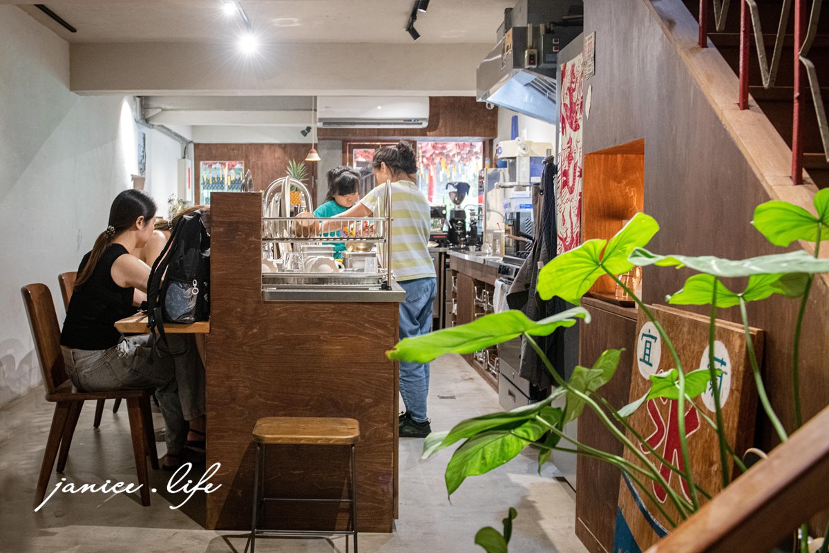 小山丘 開蘭福德廟 伯爵蘋果刨冰 火龍果刨冰 嶼沐布丁 小山丘whatthehill 小山丘菜單 小山丘低消 小山丘停車 宜蘭吃冰 宜蘭冰店 宜蘭羅東美食 潔妮食旅生活 宜蘭縣羅東鎮復興路一段100巷1號 日式刨冰店 水果刨冰