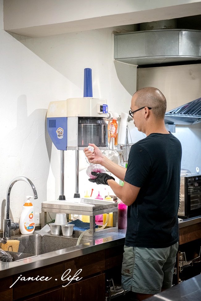 小山丘 開蘭福德廟 伯爵蘋果刨冰 火龍果刨冰 嶼沐布丁 小山丘whatthehill 小山丘菜單 小山丘低消 小山丘停車 宜蘭吃冰 宜蘭冰店 宜蘭羅東美食 潔妮食旅生活 宜蘭縣羅東鎮復興路一段100巷1號 日式刨冰店 水果刨冰