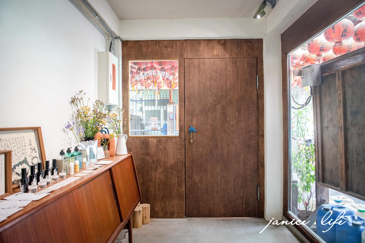 小山丘 開蘭福德廟 伯爵蘋果刨冰 火龍果刨冰 嶼沐布丁 小山丘whatthehill 小山丘菜單 小山丘低消 小山丘停車 宜蘭吃冰 宜蘭冰店 宜蘭羅東美食 潔妮食旅生活 宜蘭縣羅東鎮復興路一段100巷1號 日式刨冰店 水果刨冰