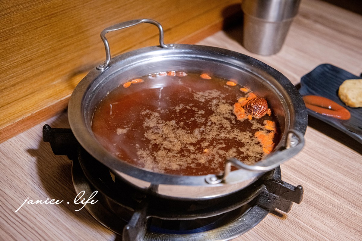 赤富士日式燒肉鍋物桃園店 桃園燒肉吃到飽 桃園火鍋吃到飽 桃園吃到飽推薦 赤富士日式燒肉鍋物桃園店菜單 赤富士日式燒肉鍋物桃園店停車 赤富士日式燒肉鍋物價位 赤富士日式燒肉鍋物生日優惠 潔妮食旅生活 桃園美食 桃園市桃園區復興路190號2樓 akafuji