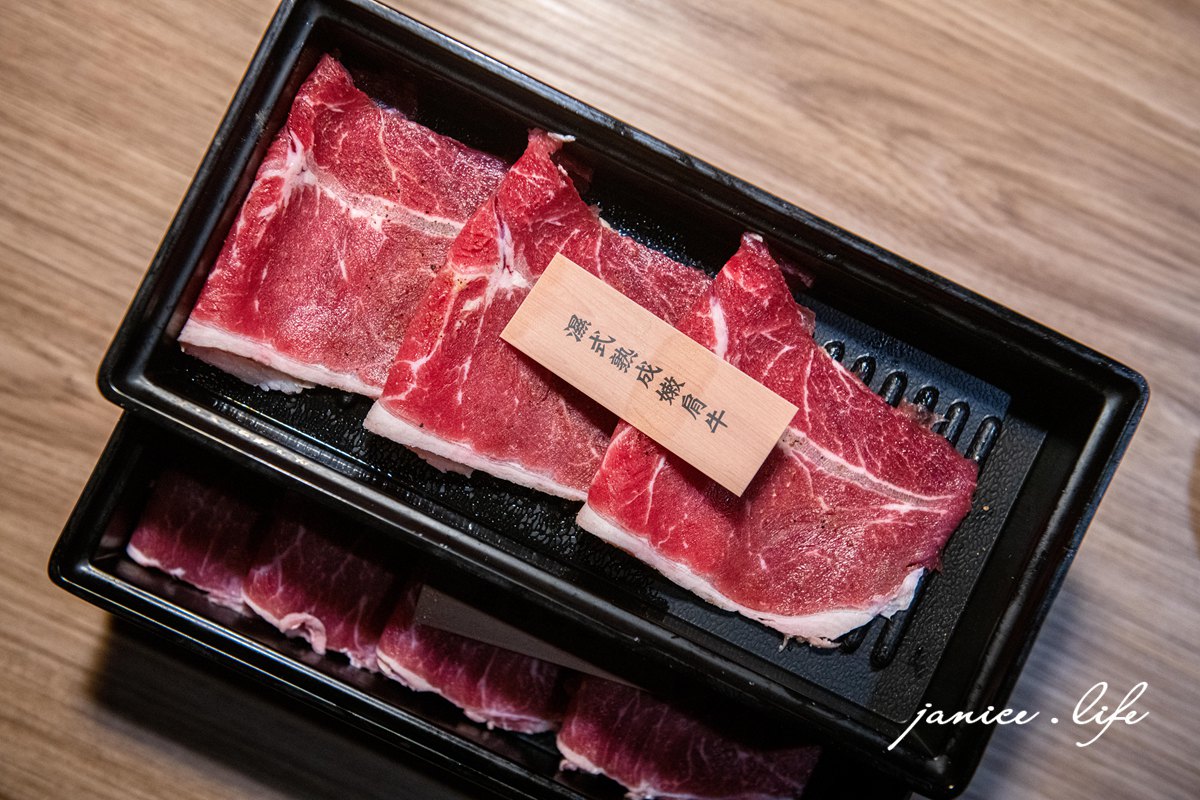 赤富士日式燒肉鍋物桃園店 桃園燒肉吃到飽 桃園火鍋吃到飽 桃園吃到飽推薦 赤富士日式燒肉鍋物桃園店菜單 赤富士日式燒肉鍋物桃園店停車 赤富士日式燒肉鍋物價位 赤富士日式燒肉鍋物生日優惠 潔妮食旅生活 桃園美食 桃園市桃園區復興路190號2樓 akafuji