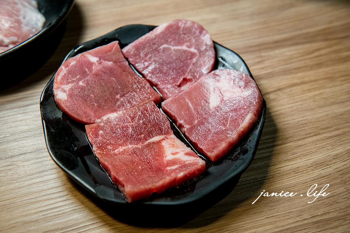 赤富士日式燒肉鍋物桃園店 桃園燒肉吃到飽 桃園火鍋吃到飽 桃園吃到飽推薦 赤富士日式燒肉鍋物桃園店菜單 赤富士日式燒肉鍋物桃園店停車 赤富士日式燒肉鍋物價位 赤富士日式燒肉鍋物生日優惠 潔妮食旅生活 桃園美食 桃園市桃園區復興路190號2樓 akafuji