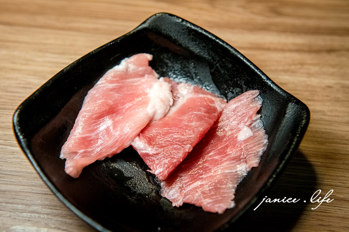 赤富士日式燒肉鍋物桃園店 桃園燒肉吃到飽 桃園火鍋吃到飽 桃園吃到飽推薦 赤富士日式燒肉鍋物桃園店菜單 赤富士日式燒肉鍋物桃園店停車 赤富士日式燒肉鍋物價位 赤富士日式燒肉鍋物生日優惠 潔妮食旅生活 桃園美食 桃園市桃園區復興路190號2樓 akafuji