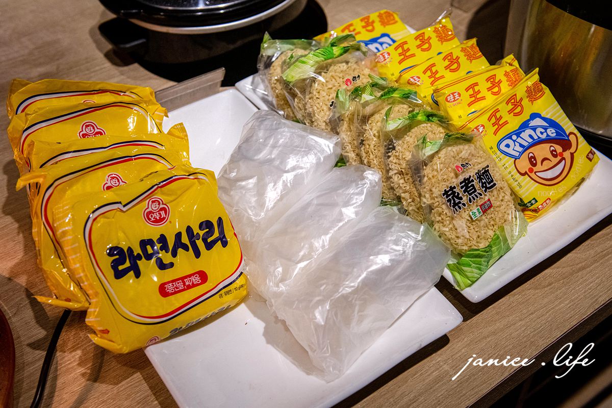 赤富士日式燒肉鍋物桃園店 桃園燒肉吃到飽 桃園火鍋吃到飽 桃園吃到飽推薦 赤富士日式燒肉鍋物桃園店菜單 赤富士日式燒肉鍋物桃園店停車 赤富士日式燒肉鍋物價位 赤富士日式燒肉鍋物生日優惠 潔妮食旅生活 桃園美食 桃園市桃園區復興路190號2樓 akafuji