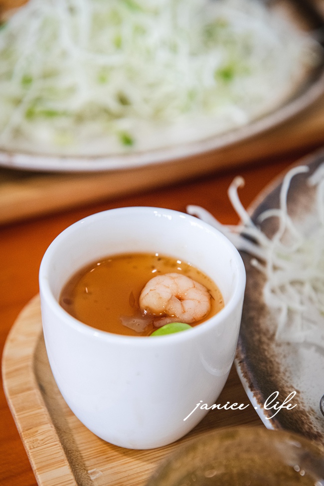 咖哩厚切豚排定食，358元