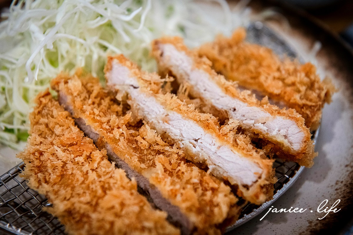 咖哩厚切豚排定食，358元