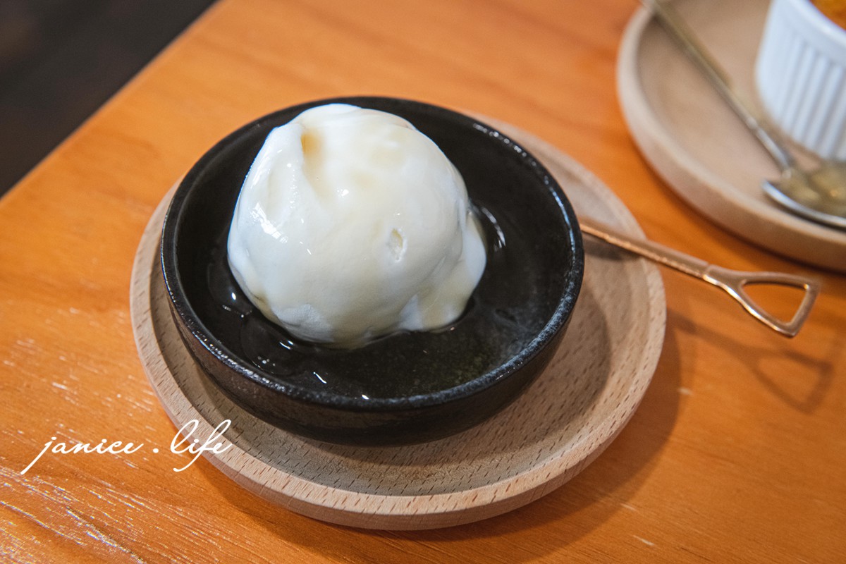 咖哩厚切豚排定食，358元