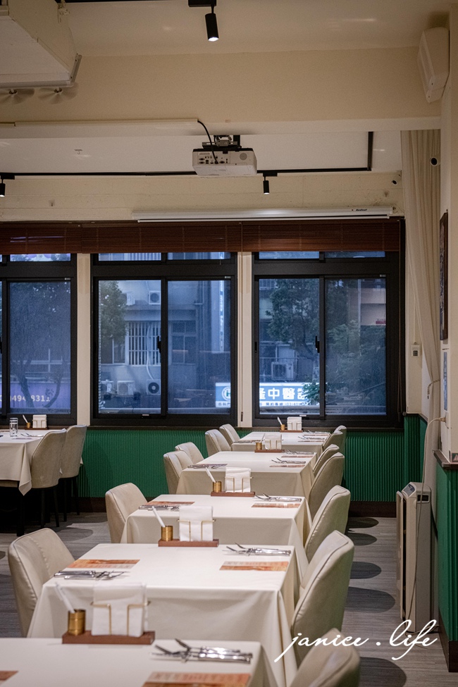 拾青春Legumes 桃園市中壢區中央西路二段34號 拾青春菜單 拾青春停車 中壢約會餐廳 中壢餐廳推薦 潔妮食旅生活 拾青春低消 中壢美食 地中海料理 儀式感 中壢寵物友善餐廳 