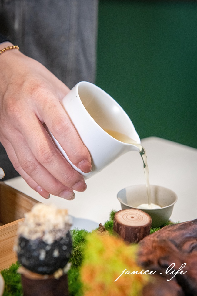 拾青春Legumes 桃園市中壢區中央西路二段34號 拾青春菜單 拾青春停車 中壢約會餐廳 中壢餐廳推薦 潔妮食旅生活 拾青春低消 中壢美食 地中海料理 儀式感 中壢寵物友善餐廳 地中海飲食