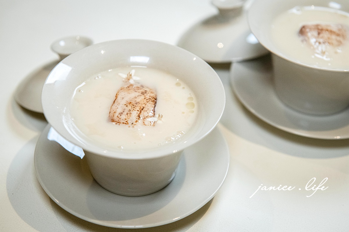 拾青春Legumes 桃園市中壢區中央西路二段34號 拾青春菜單 拾青春停車 中壢約會餐廳 中壢餐廳推薦 潔妮食旅生活 拾青春低消 中壢美食 地中海料理 儀式感 中壢寵物友善餐廳 地中海飲食