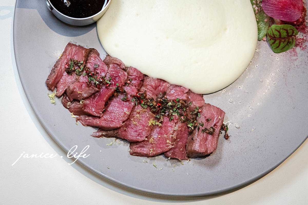 拾青春Legumes 桃園市中壢區中央西路二段34號 拾青春菜單 拾青春停車 中壢約會餐廳 中壢餐廳推薦 潔妮食旅生活 拾青春低消 中壢美食 地中海料理 儀式感 中壢寵物友善餐廳 地中海飲食