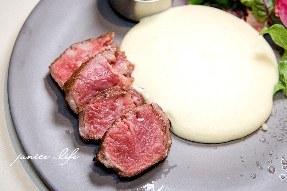 拾青春Legumes 桃園市中壢區中央西路二段34號 拾青春菜單 拾青春停車 中壢約會餐廳 中壢餐廳推薦 潔妮食旅生活 拾青春低消 中壢美食 地中海料理 儀式感 中壢寵物友善餐廳 地中海飲食