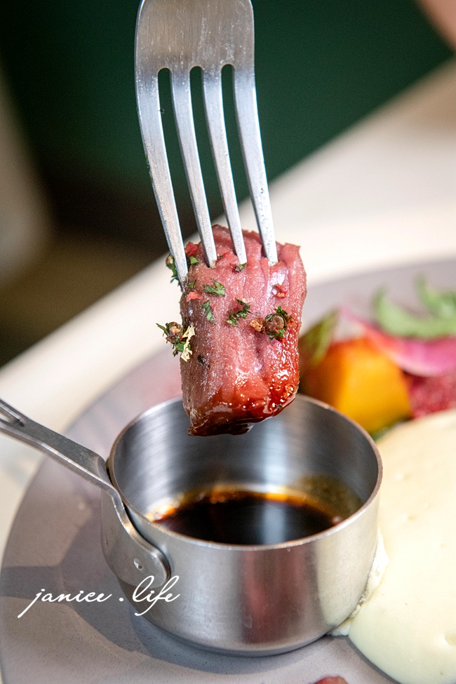 拾青春Legumes 桃園市中壢區中央西路二段34號 拾青春菜單 拾青春停車 中壢約會餐廳 中壢餐廳推薦 潔妮食旅生活 拾青春低消 中壢美食 地中海料理 儀式感 中壢寵物友善餐廳 地中海飲食