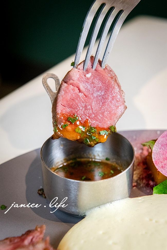 拾青春Legumes 桃園市中壢區中央西路二段34號 拾青春菜單 拾青春停車 中壢約會餐廳 中壢餐廳推薦 潔妮食旅生活 拾青春低消 中壢美食 地中海料理 儀式感 中壢寵物友善餐廳 地中海飲食