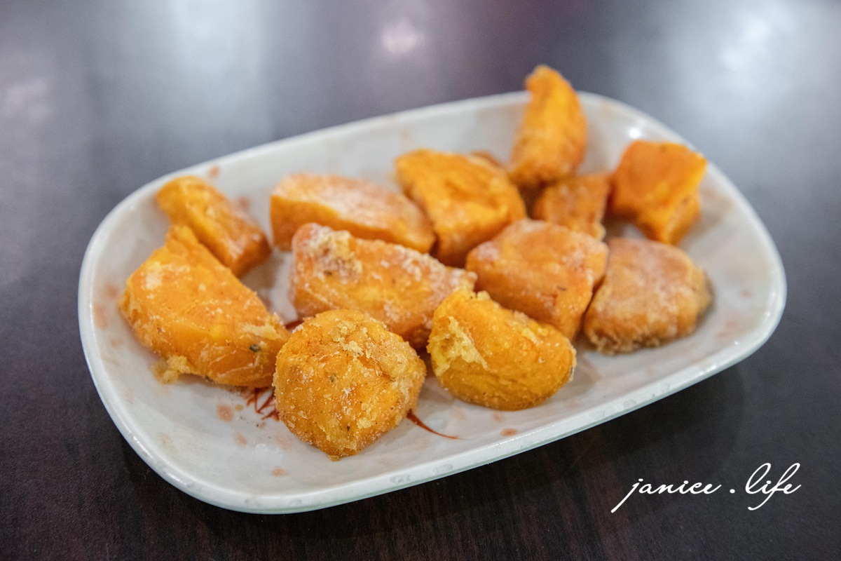 天賜佳雞甕仔雞 天賜佳雞甕仔雞大溪店 大溪人氣美食 大溪熱炒推薦 在地推薦美食 熱門美食 必吃甕仔雞 合菜餐廳 大溪美食 大溪旅遊 桃園市大溪區復興路二段52號 潔妮食旅生活 大溪聚餐餐廳 天賜佳雞甕仔雞菜單