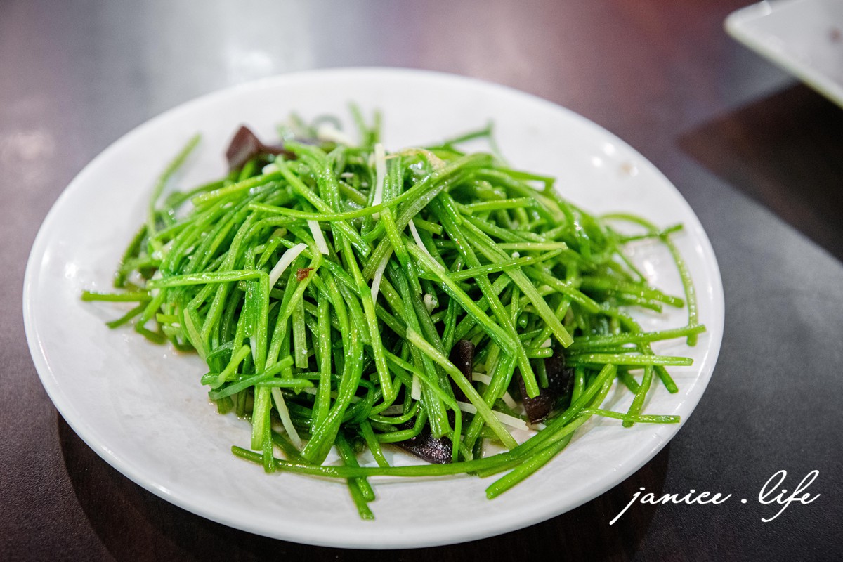 天賜佳雞甕仔雞 天賜佳雞甕仔雞大溪店 大溪人氣美食 大溪熱炒推薦 在地推薦美食 熱門美食 必吃甕仔雞 合菜餐廳 大溪美食 大溪旅遊 桃園市大溪區復興路二段52號 潔妮食旅生活 大溪聚餐餐廳 天賜佳雞甕仔雞菜單