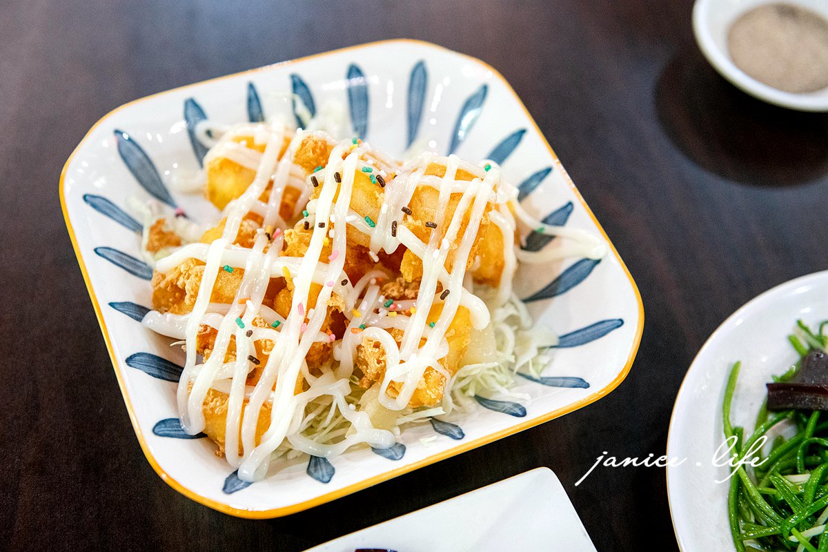 天賜佳雞甕仔雞 天賜佳雞甕仔雞大溪店 大溪人氣美食 大溪熱炒推薦 在地推薦美食 熱門美食 必吃甕仔雞 合菜餐廳 大溪美食 大溪旅遊 桃園市大溪區復興路二段52號 潔妮食旅生活 大溪聚餐餐廳 天賜佳雞甕仔雞菜單
