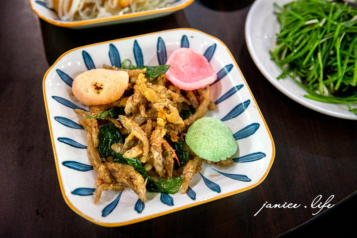 天賜佳雞甕仔雞 天賜佳雞甕仔雞大溪店 大溪人氣美食 大溪熱炒推薦 在地推薦美食 熱門美食 必吃甕仔雞 合菜餐廳 大溪美食 大溪旅遊 桃園市大溪區復興路二段52號 潔妮食旅生活 大溪聚餐餐廳 天賜佳雞甕仔雞菜單