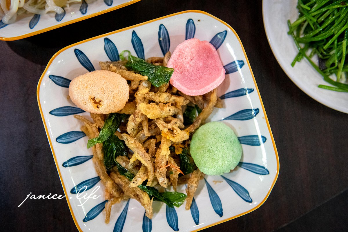 天賜佳雞甕仔雞 天賜佳雞甕仔雞大溪店 大溪人氣美食 大溪熱炒推薦 在地推薦美食 熱門美食 必吃甕仔雞 合菜餐廳 大溪美食 大溪旅遊 桃園市大溪區復興路二段52號 潔妮食旅生活 大溪聚餐餐廳 天賜佳雞甕仔雞菜單