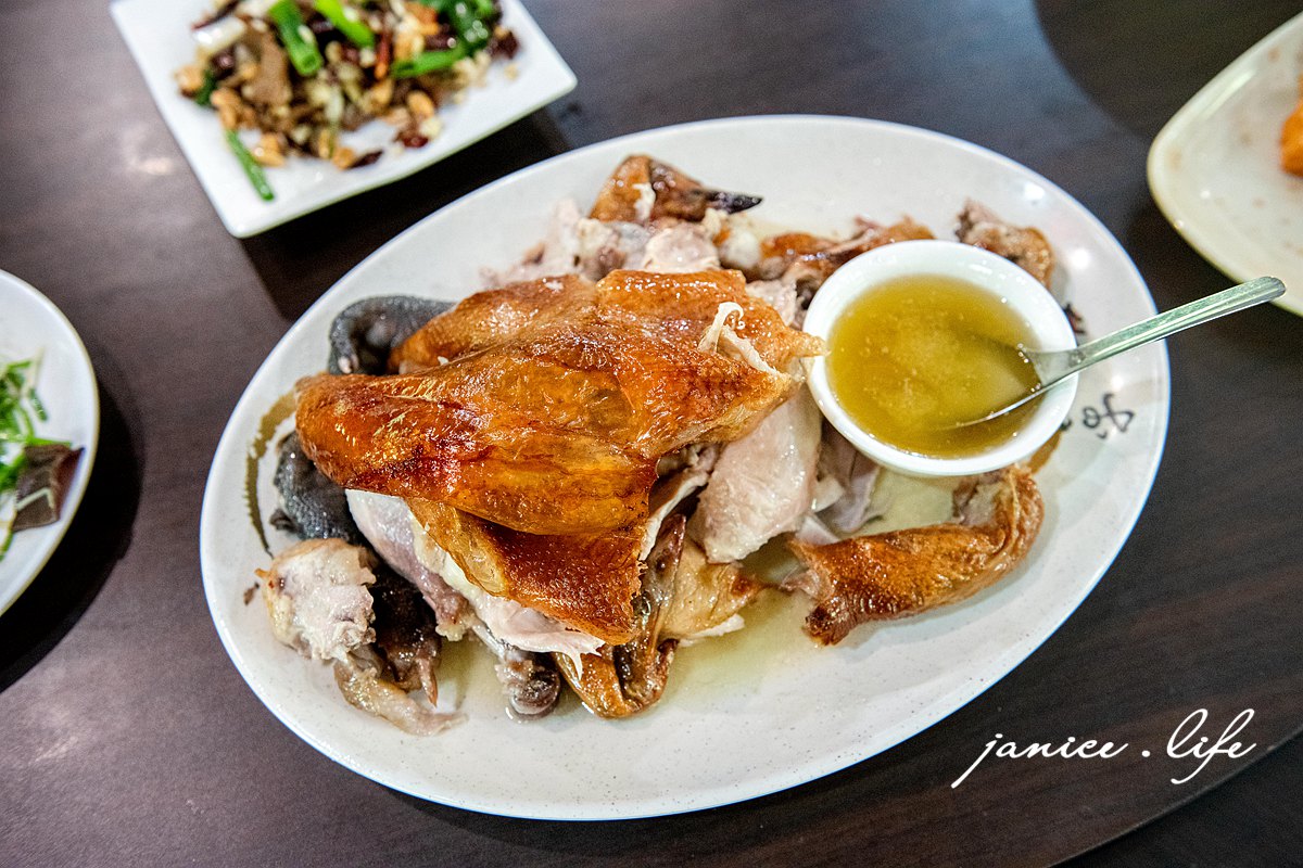 天賜佳雞甕仔雞 天賜佳雞甕仔雞大溪店 大溪人氣美食 大溪熱炒推薦 在地推薦美食 熱門美食 必吃甕仔雞 合菜餐廳 大溪美食 大溪旅遊 桃園市大溪區復興路二段52號 潔妮食旅生活 大溪聚餐餐廳 天賜佳雞甕仔雞菜單