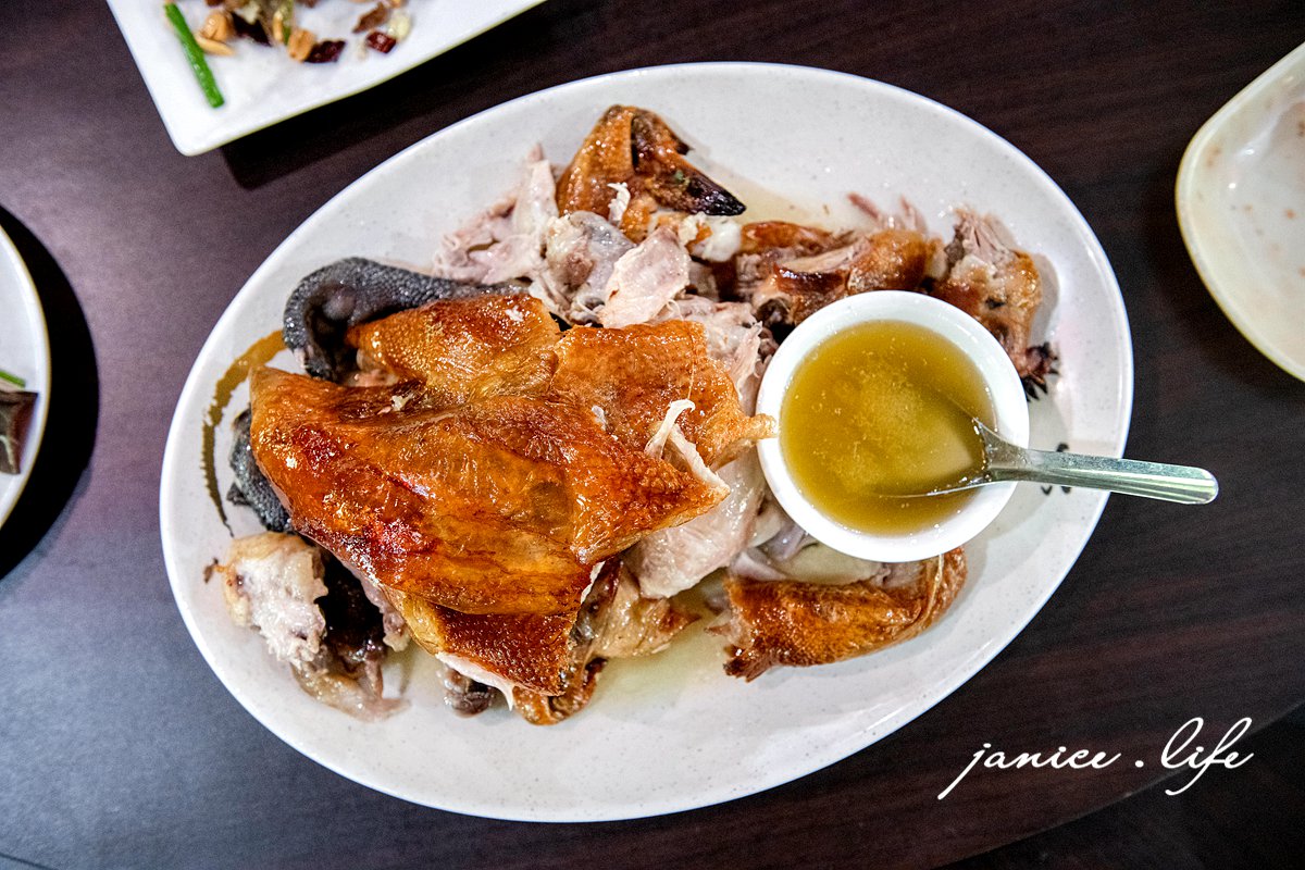 天賜佳雞甕仔雞 天賜佳雞甕仔雞大溪店 大溪人氣美食 大溪熱炒推薦 在地推薦美食 熱門美食 必吃甕仔雞 合菜餐廳 大溪美食 大溪旅遊 桃園市大溪區復興路二段52號 潔妮食旅生活 大溪聚餐餐廳 天賜佳雞甕仔雞菜單