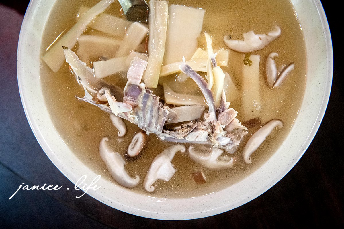 天賜佳雞甕仔雞 天賜佳雞甕仔雞大溪店 大溪人氣美食 大溪熱炒推薦 在地推薦美食 熱門美食 必吃甕仔雞 合菜餐廳 大溪美食 大溪旅遊 桃園市大溪區復興路二段52號 潔妮食旅生活 大溪聚餐餐廳 天賜佳雞甕仔雞菜單