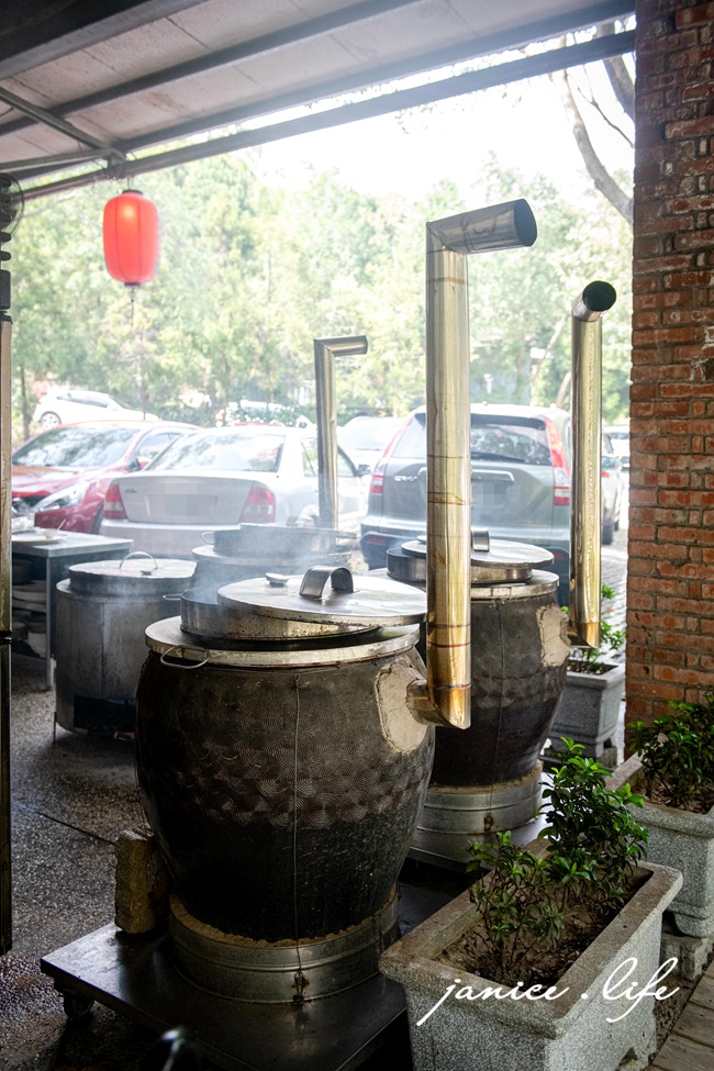 天賜佳雞甕仔雞 天賜佳雞甕仔雞大溪店 大溪人氣美食 大溪熱炒推薦 在地推薦美食 熱門美食 必吃甕仔雞 合菜餐廳 大溪美食 大溪旅遊 桃園市大溪區復興路二段52號 潔妮食旅生活 大溪聚餐餐廳 天賜佳雞甕仔雞菜單